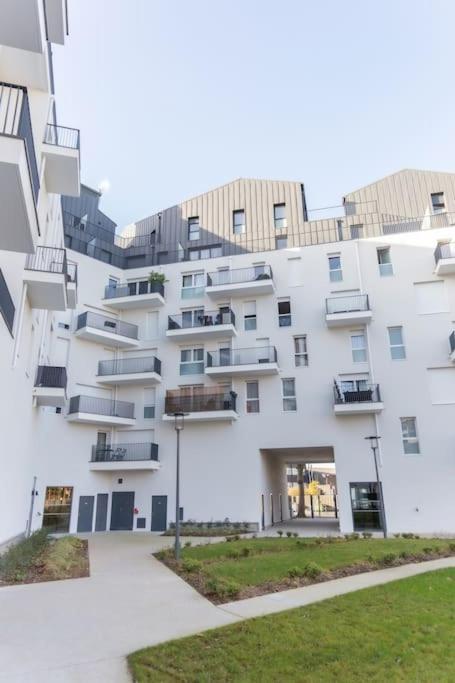 Pied-à-terre idéal pour touristes et professionnels Villeneuve-la-Garenne Exterior foto